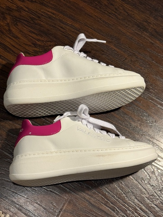 Valentino White Leather Low-Top Sneakers with Pink Heel Tab, Like New, Sz 7 - Picture 10 of 16